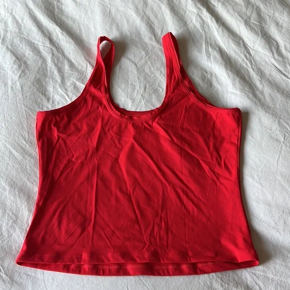 Parade Scoop Crop Tank brand new - Picture 2 of 3